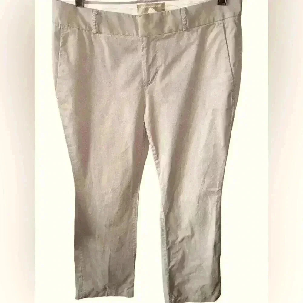 Banana Republic size 6‎ flat front khaki cotton twill chinos . Boot cut. EUC.
